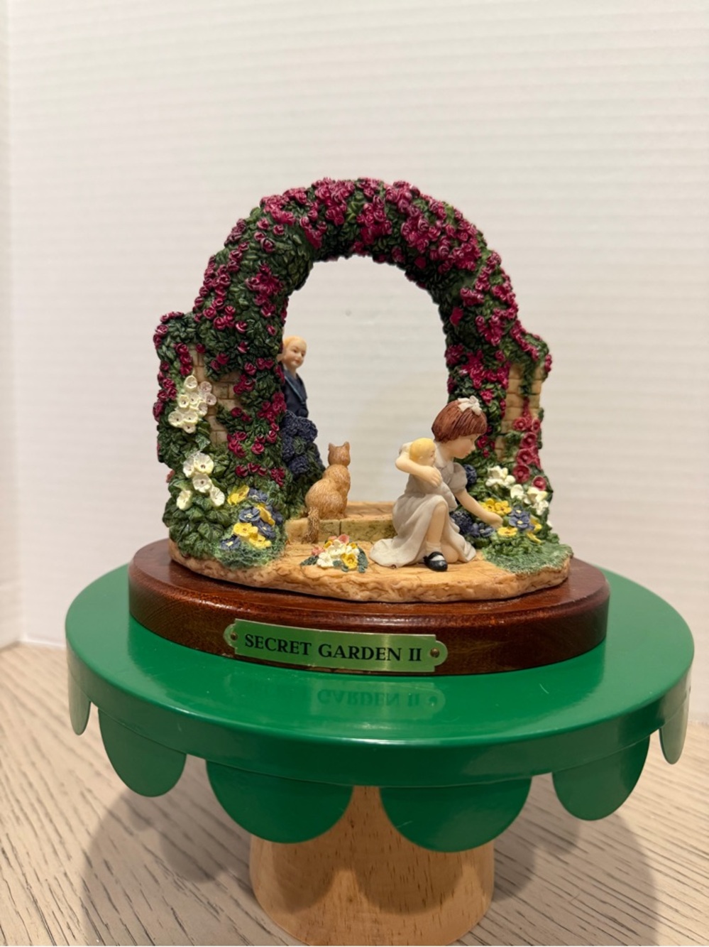 Secret Garden ll Glynda Turley Figurine 1994 Floral Arch Wood Base Excellent Con